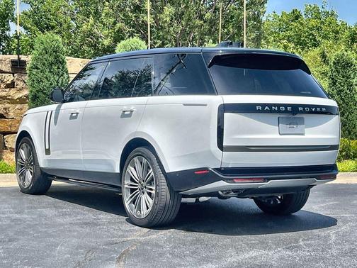 Fuji White 2026 Land Rover Range Rover P530 SE 7 Seat