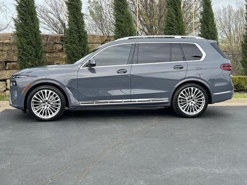 Sparkling 2024 BMW X7 xDrive40i