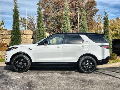 2025 Land Rover Discovery P360 Dynamic SE