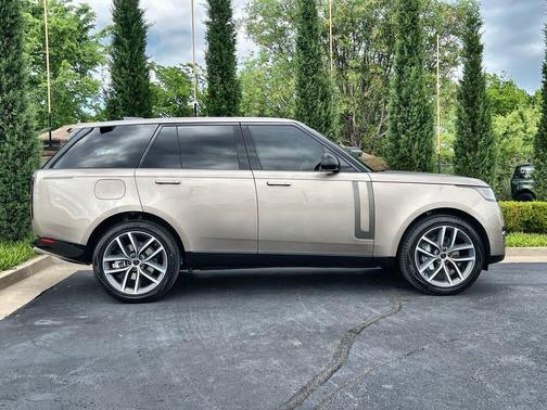 Batumi Gold 2026 Land Rover Range Rover P400 SE