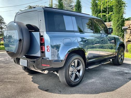 2025 Land Rover Defender P400 X-Dynamic SE