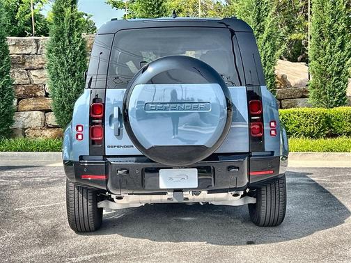 2025 Land Rover Defender P400 X-Dynamic SE