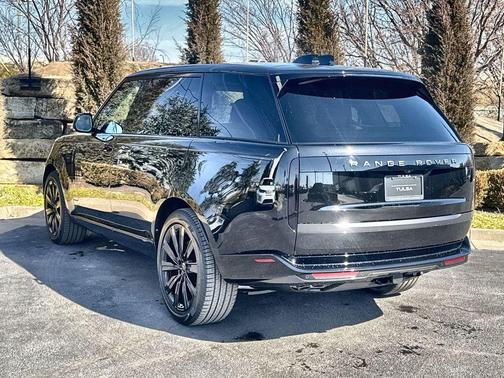 Santorini Black 2026 Land Rover Range Rover P530 SE 7 Seat