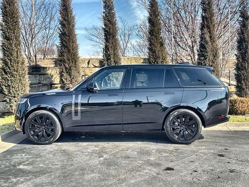 Santorini Black 2026 Land Rover Range Rover P530 SE 7 Seat