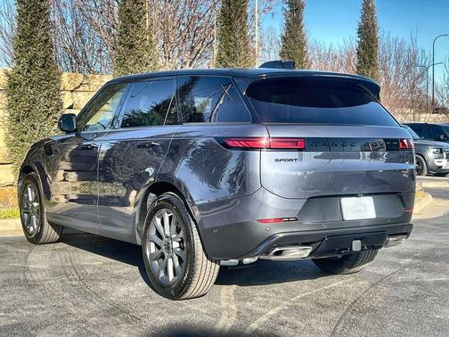 2026 Land Rover Range Rover Sport SE