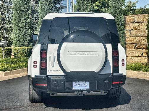 2024 Land Rover Defender P400 X-Dynamic SE