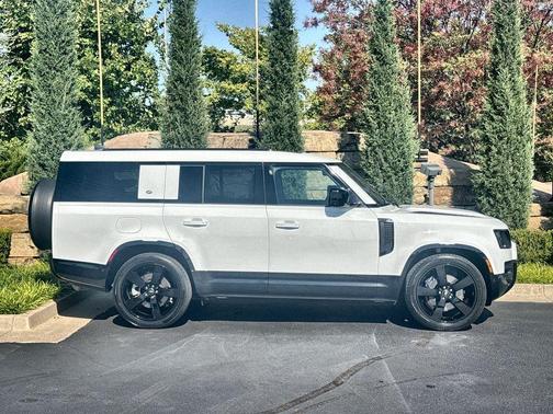 2024 Land Rover Defender P400 X-Dynamic SE