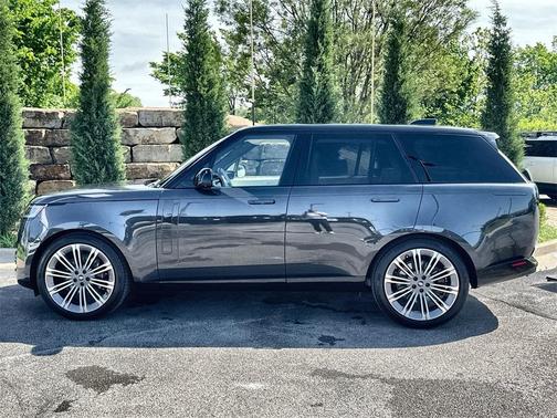2025 Land Rover Range Rover P530 SE