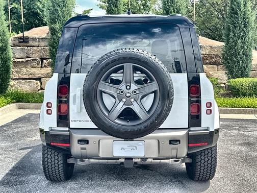 2025 Land Rover Defender P400 X-Dynamic SE