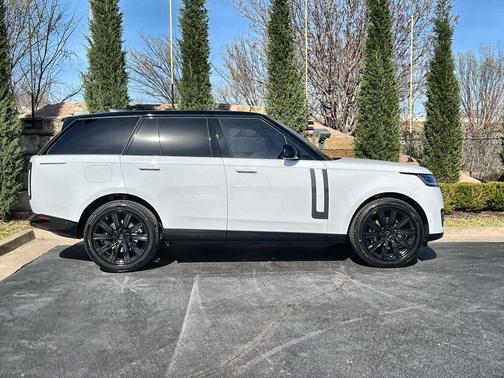 Fuji White 2026 Land Rover Range Rover P400 SE