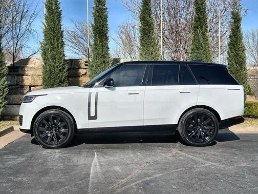 Fuji White 2026 Land Rover Range Rover P400 SE