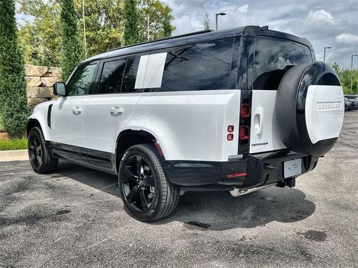 2025 Land Rover Defender P400 X-Dynamic SE