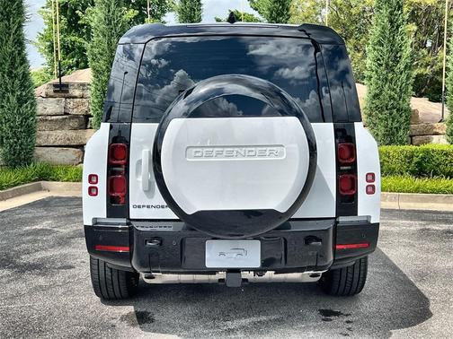 2025 Land Rover Defender P400 X-Dynamic SE
