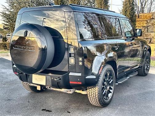 2026 Land Rover Defender 110 X-Dynamic SE