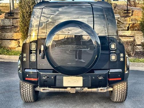 2026 Land Rover Defender 110 X-Dynamic SE