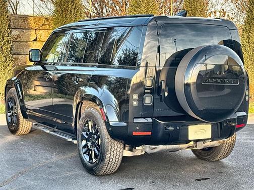 2026 Land Rover Defender 110 X-Dynamic SE