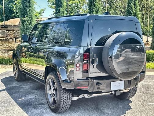 2025 Land Rover Defender P400 X-Dynamic SE