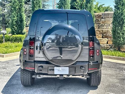2025 Land Rover Defender P400 X-Dynamic SE