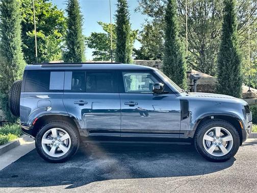 2025 Land Rover Defender P400 X-Dynamic SE