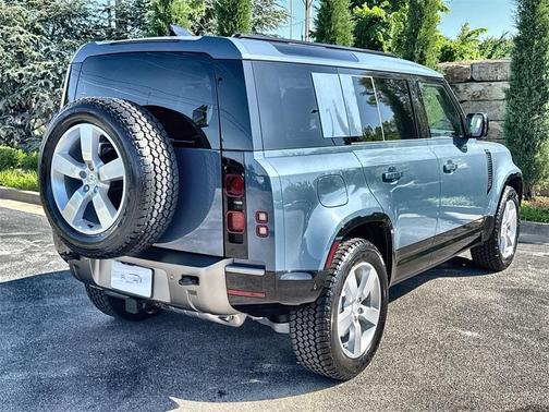 2025 Land Rover Defender P400 X-Dynamic SE