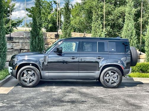 Santorini Black Metallic 2024 Land Rover Defender P500 SE