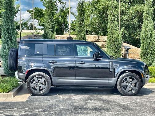 Santorini Black Metallic 2024 Land Rover Defender P500 SE