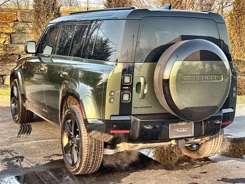 2026 Land Rover Defender 110 X-Dynamic SE