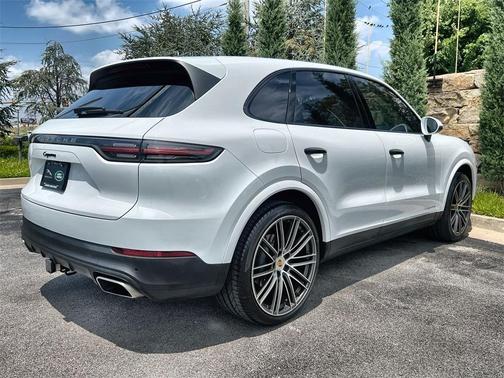 2022 Porsche Cayenne Base