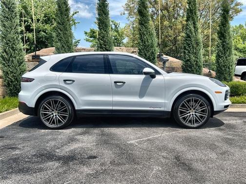 2022 Porsche Cayenne Base