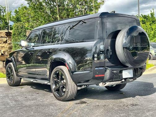 Narvik Black 2026 Land Rover Defender V8