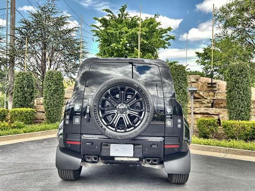 Narvik Black 2026 Land Rover Defender V8
