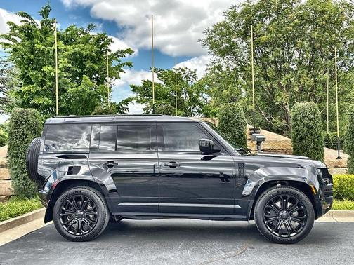 Narvik Black 2026 Land Rover Defender V8