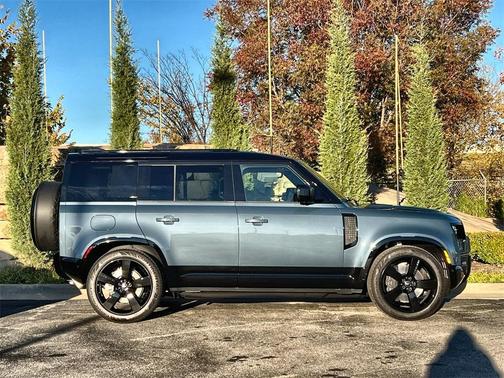 2025 Land Rover Defender P400 X-Dynamic SE