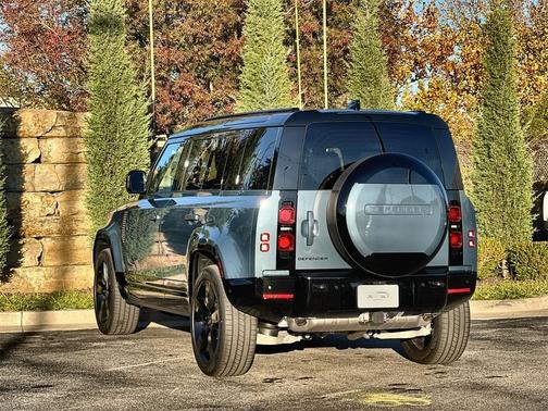 2025 Land Rover Defender P400 X-Dynamic SE