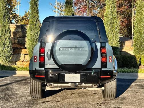 2025 Land Rover Defender P400 X-Dynamic SE