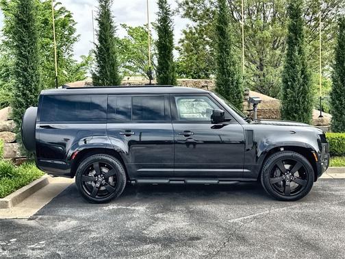 2025 Land Rover Defender P400 X-Dynamic SE
