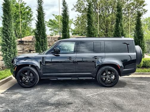2025 Land Rover Defender P400 X-Dynamic SE
