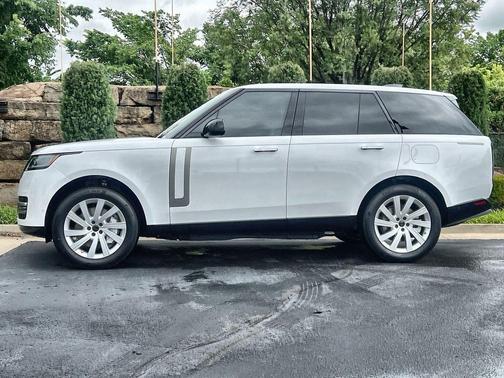 Ostuni Pearl White 2026 Land Rover Range Rover P550e SE