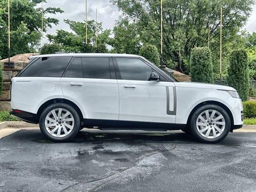 Ostuni Pearl White 2026 Land Rover Range Rover P550e SE