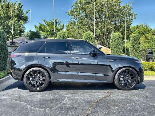 Santorini Black 2026 Land Rover Range Rover Sport P400 Dynamic SE