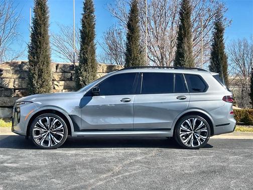 2023 BMW X7 M60i
