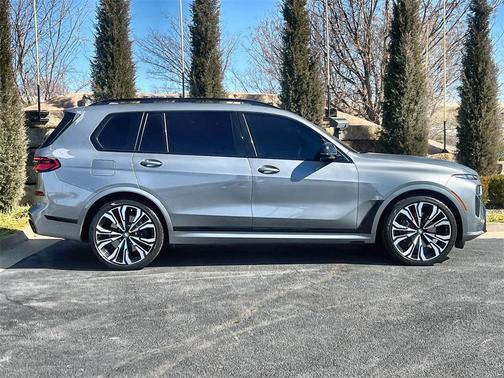 2023 BMW X7 M60i