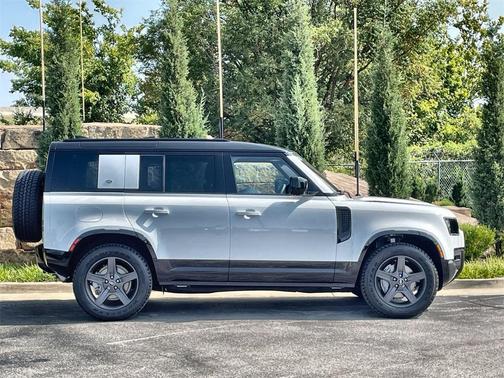 2024 Land Rover Defender P400 X-Dynamic SE