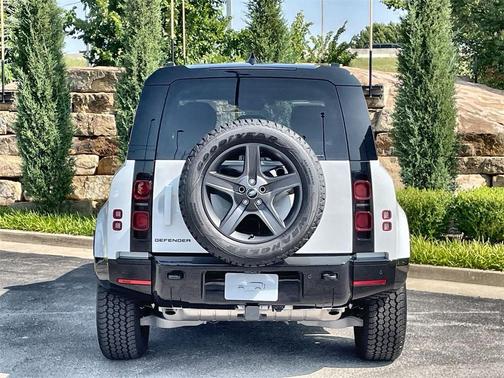 2024 Land Rover Defender P400 X-Dynamic SE