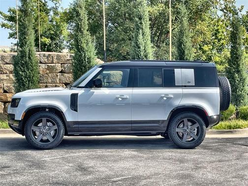 2024 Land Rover Defender P400 X-Dynamic SE