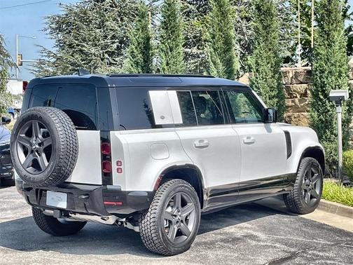 2024 Land Rover Defender P400 X-Dynamic SE