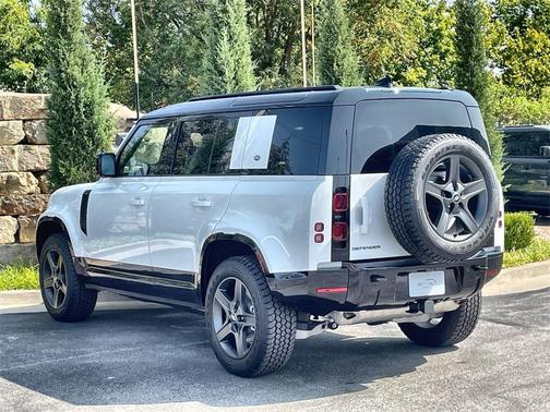 2024 Land Rover Defender P400 X-Dynamic SE