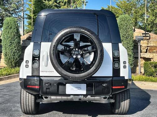 Fuji White 2026 Land Rover Defender P400 X-Dynamic SE