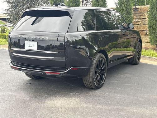 Santorini Black 2026 Land Rover Range Rover P400 SE 7 Seat
