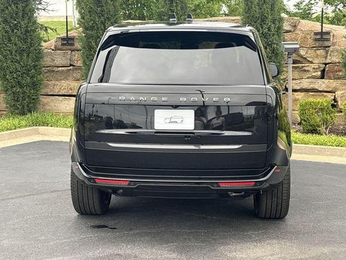 Santorini Black 2026 Land Rover Range Rover P400 SE 7 Seat